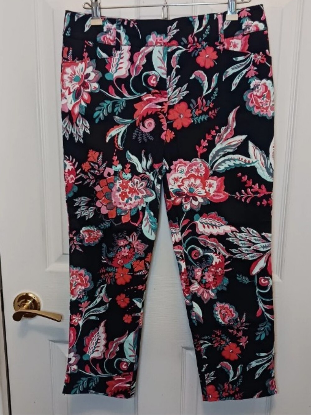NY&C Women's 10 Floral Print Capri Leggings - Black with Pink & Teal Flowers - Picture 7 of 8